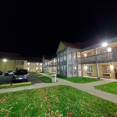 Travel Inn Motel Хартфорд Экстерьер фото
