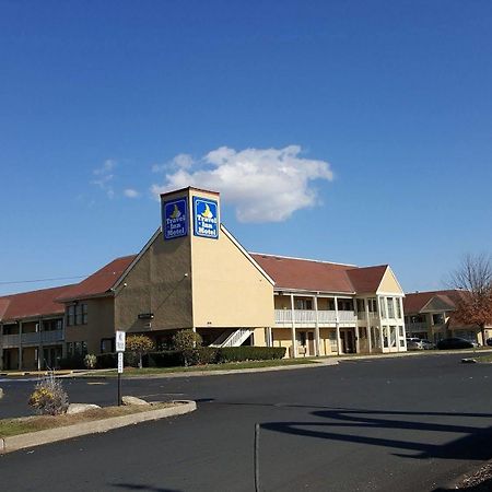 Travel Inn Motel Хартфорд Экстерьер фото