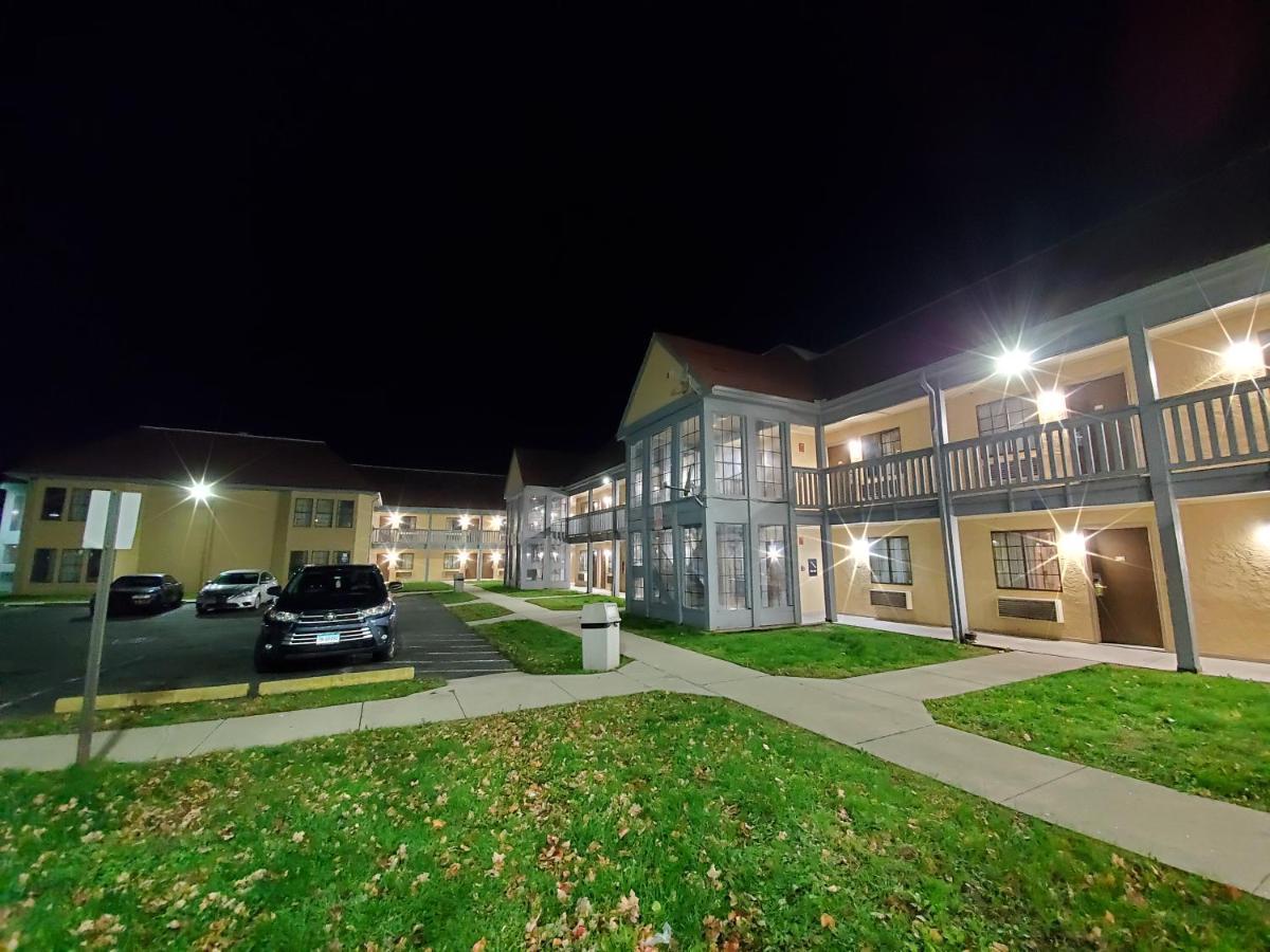Travel Inn Motel Хартфорд Экстерьер фото