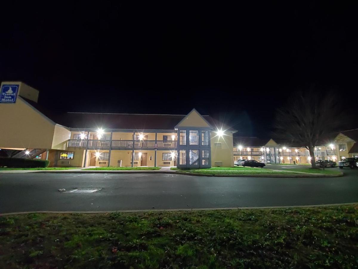 Travel Inn Motel Хартфорд Экстерьер фото