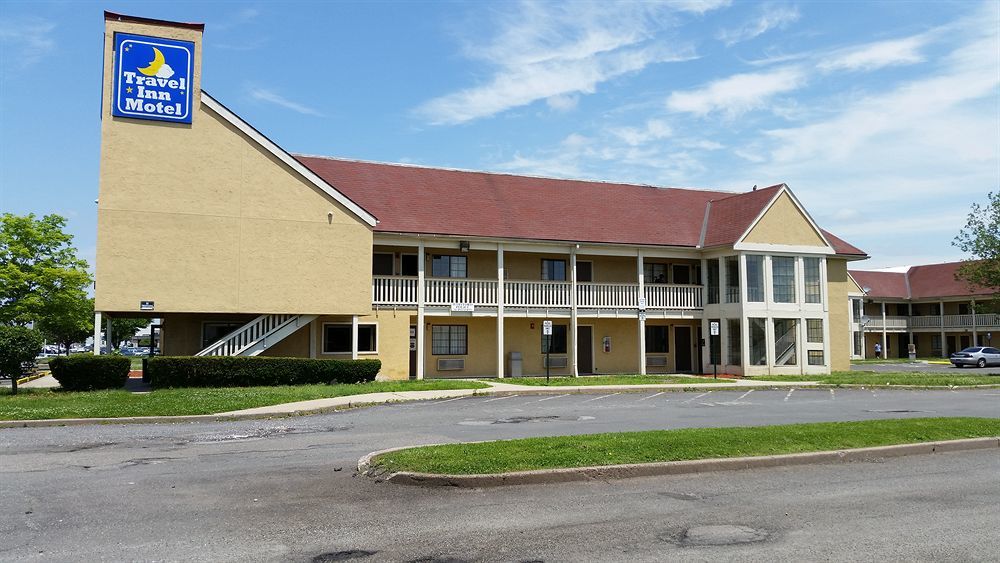 Travel Inn Motel Хартфорд Экстерьер фото