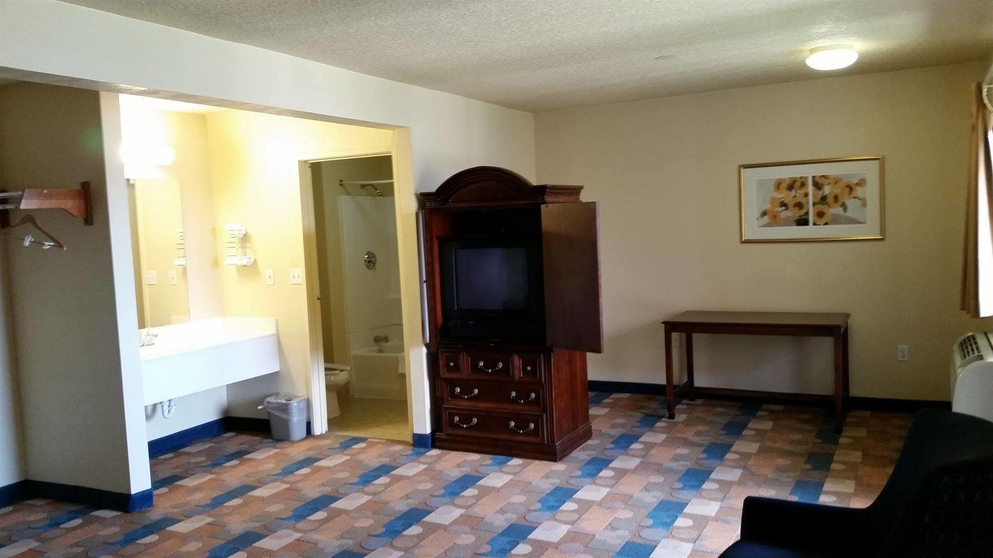 Travel Inn Motel Хартфорд Экстерьер фото